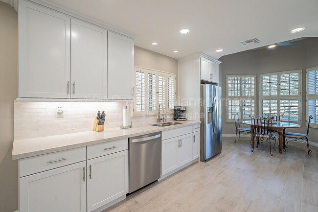 Building Photo - 10527 E Fanfol Ln