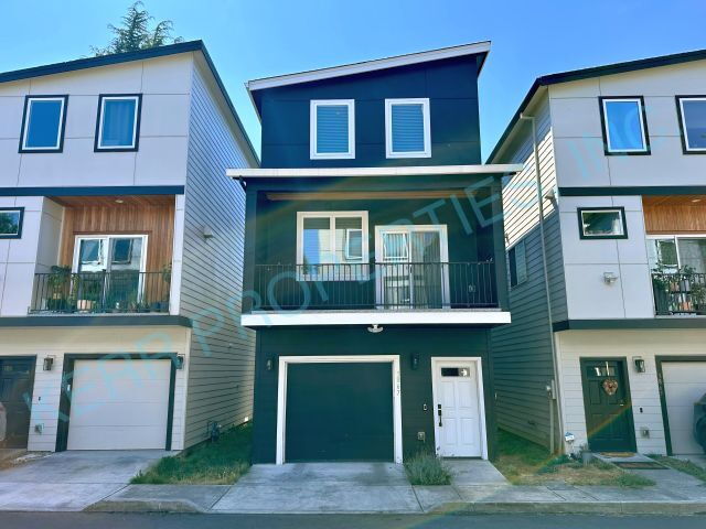 Charming 3-Bedroom Townhouse with 2.5 Baths and Spacious Living Area in Portland! - Charming 3-Bedroom Townhouse with 2.5 Baths and Spacious Living Area in Portland!