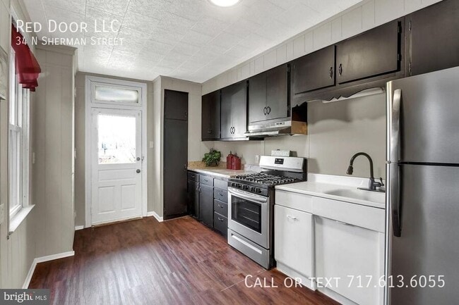 Building Photo - 34 N Sherman St
