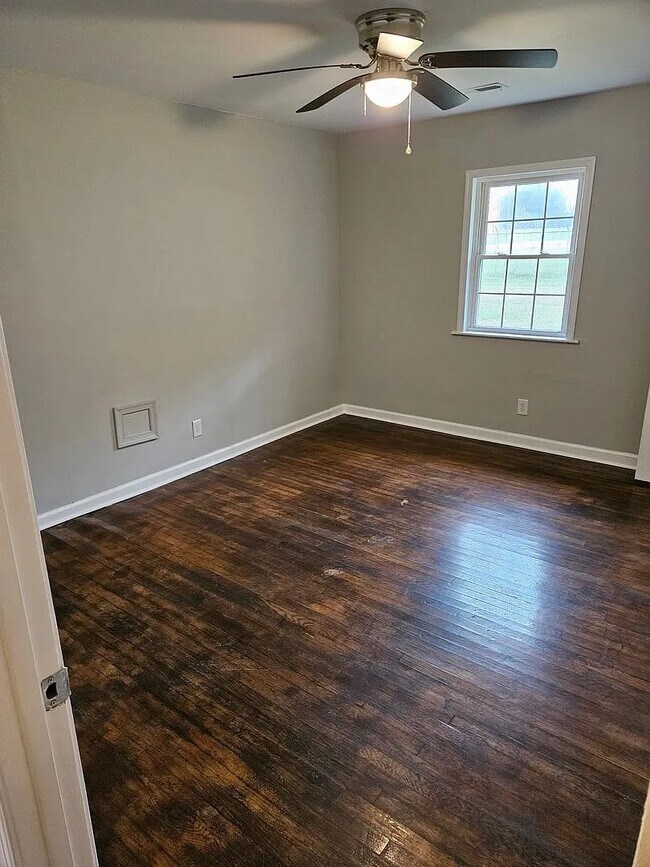 Building Photo - 1343 Hinton St