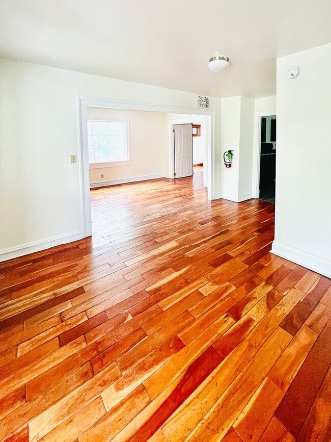 Foto del edificio - 5 Bedroom, 1.5 Bath Home near UVM (312 Col...