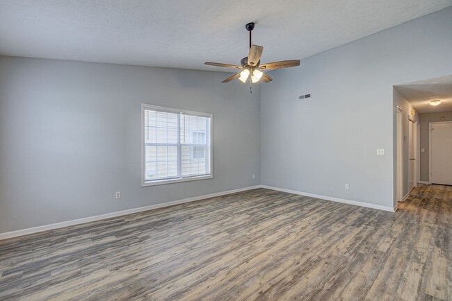 Photo - 617 Varsity Dr House