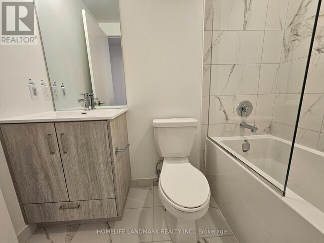 Building Photo - 180 Front St E