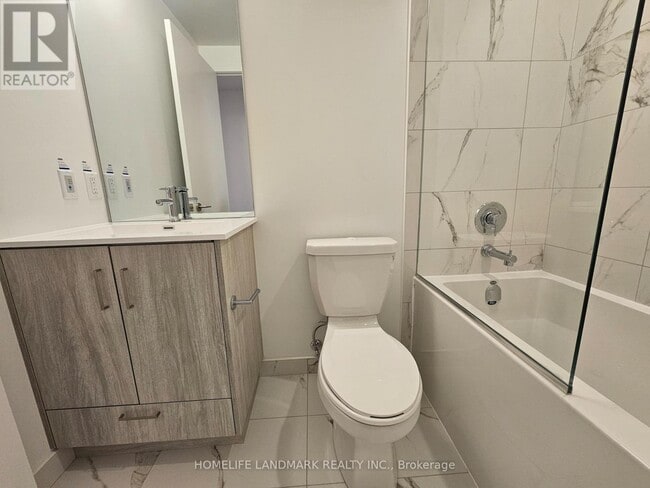 Photo du bâtiment - 180 Front St E