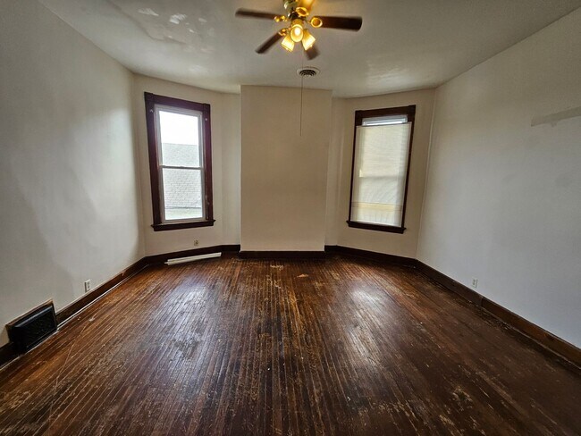 Foto del edificio - Beautiful 4 bedroom/1.5 bathroom home for ...