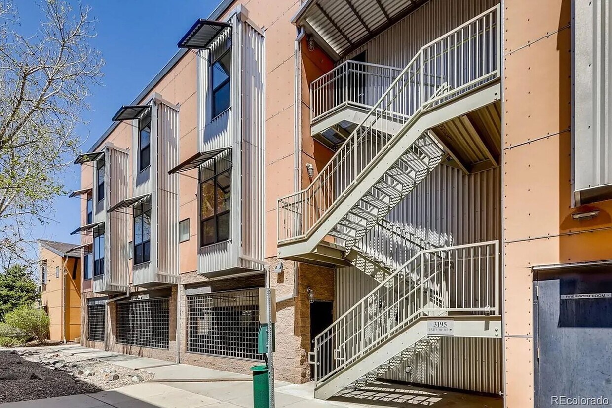 Primary Photo - Top Level One Bedroom Condo in Rhino