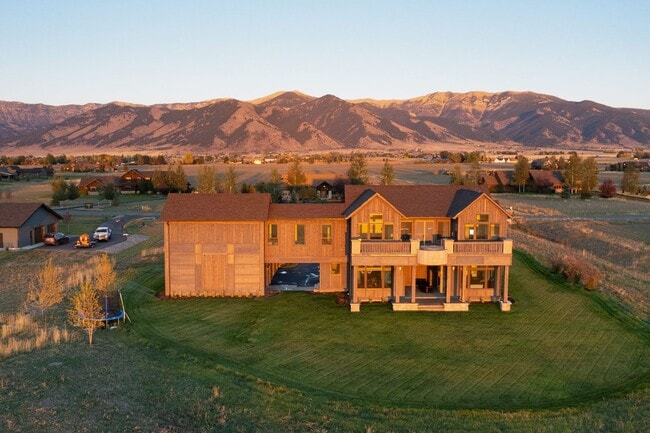 Building Photo - One of a Kind Custom Built Home for Rent in Gallatin Valley!