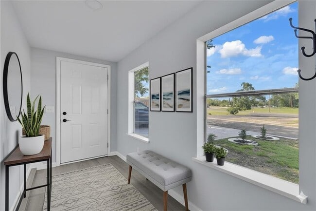 Building Photo - 544 N Elm Ave