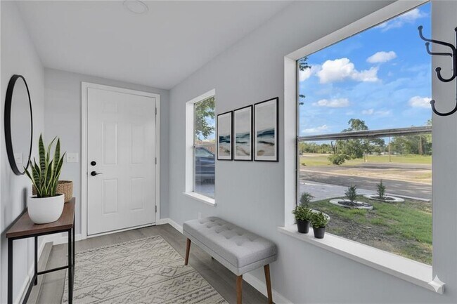 Foto del edificio - 544 N Elm Ave