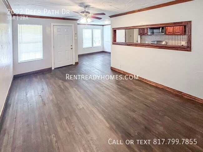 Foto del edificio - 2002 Deer Path Dr