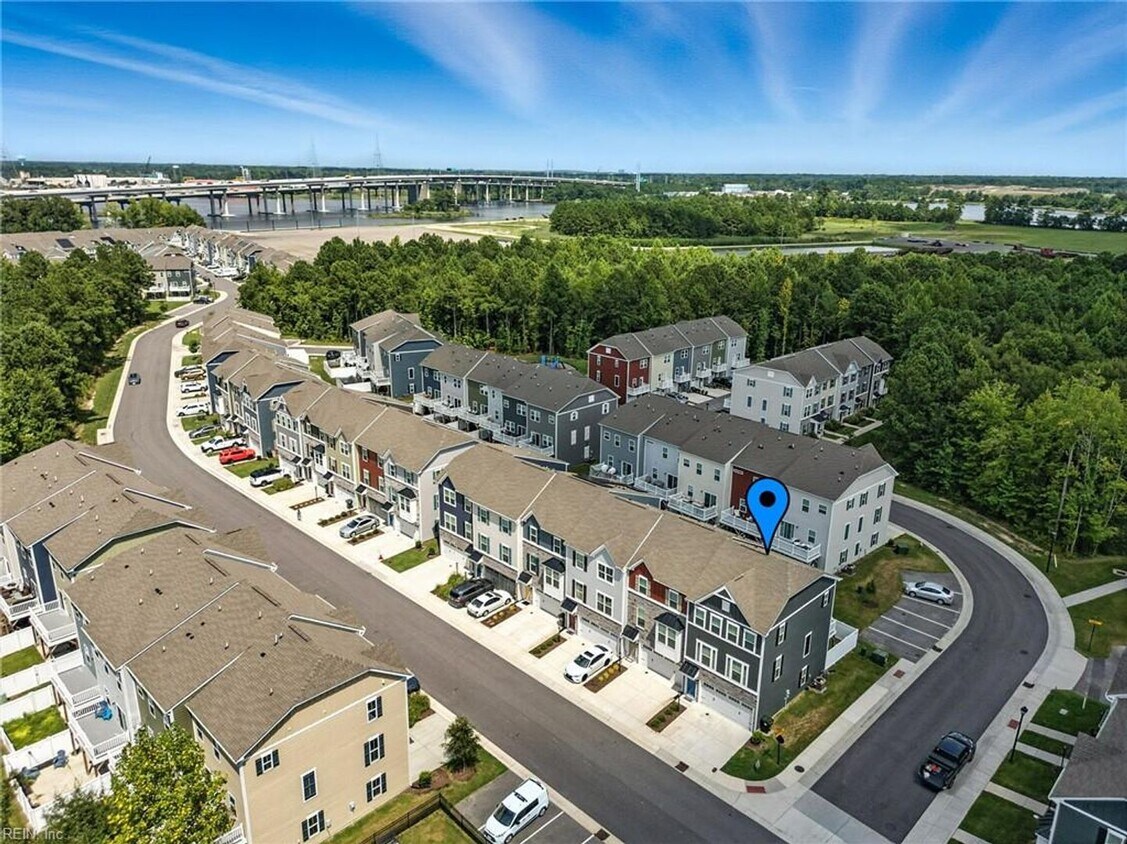 Foto principal - Newer Townhouse for lease