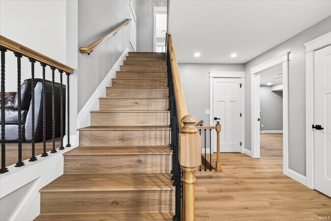 Foto del edificio - 633 S Ravencrest Ave