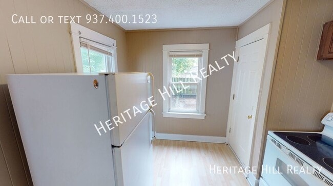 Building Photo - Nice 1 bedroom, 1 bath duplex with basemen...