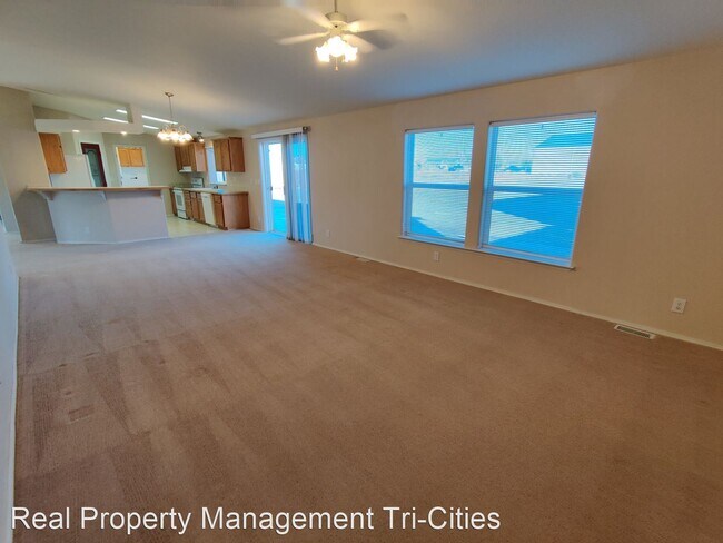 Foto del edificio - 3 br, 2 bath House - 45010 E Red Mountain Rd.