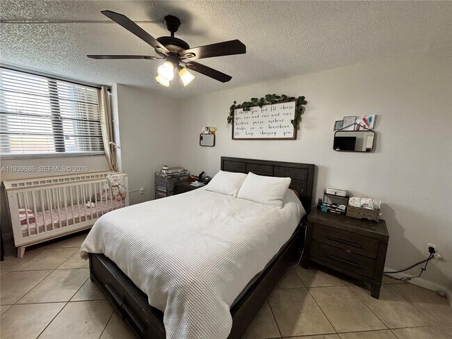 Building Photo - 10425 SW 112th Ave