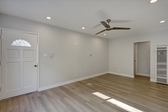 Building Photo - 644 Pier Ave