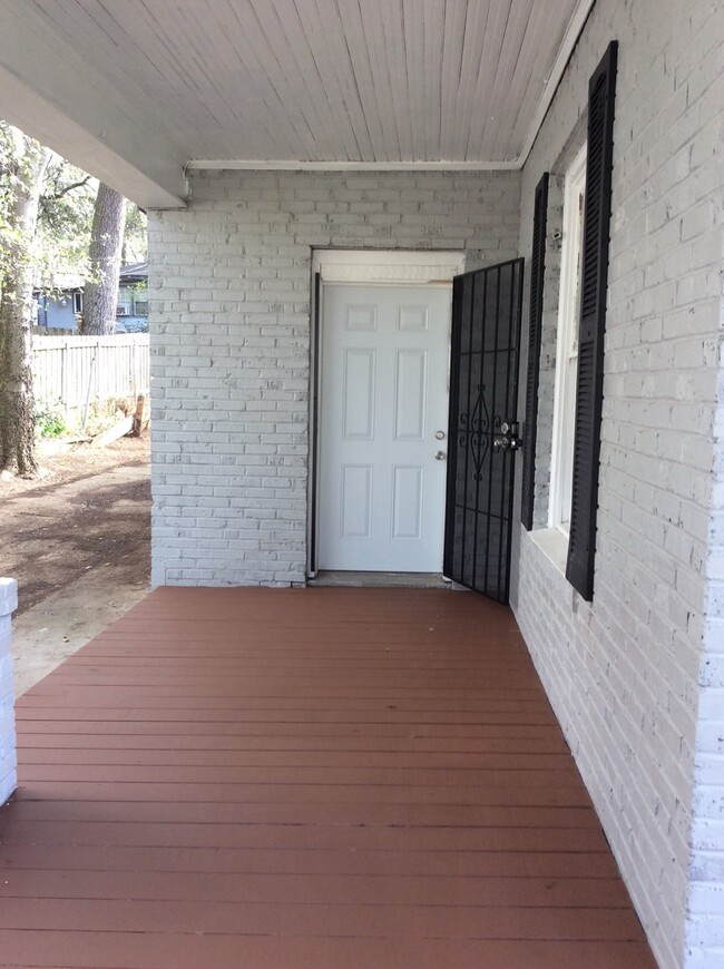 Building Photo - 3 bedroom 1 bath in the Highland's Histori...