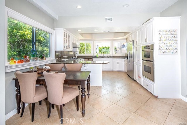 Foto del edificio - 23600 Ridge Line Rd