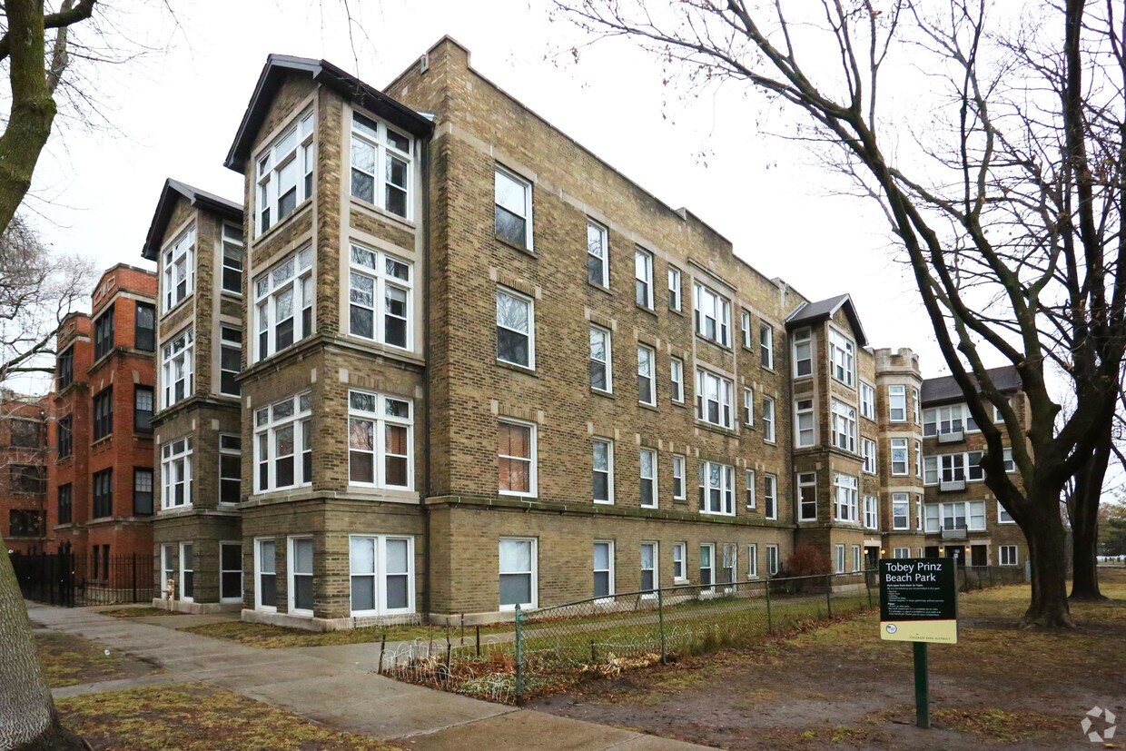 Primary Photo - 1094 W Pratt Blvd