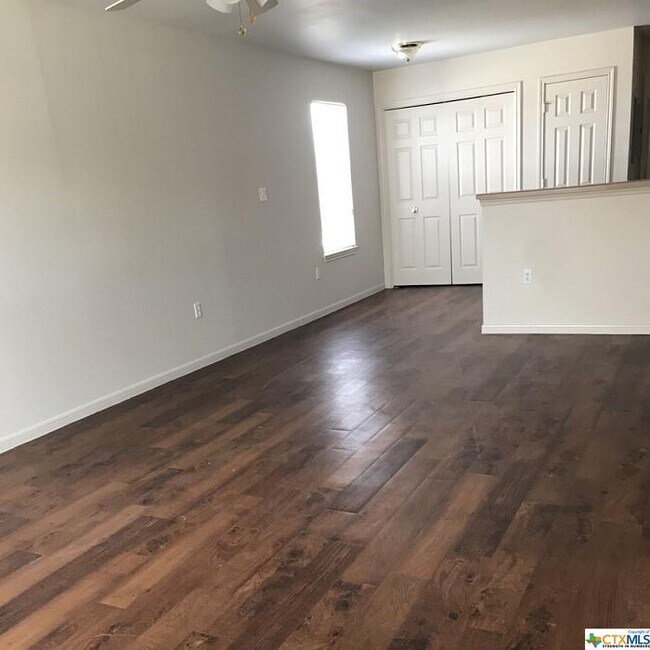 Foto del edificio - 602 N Main St