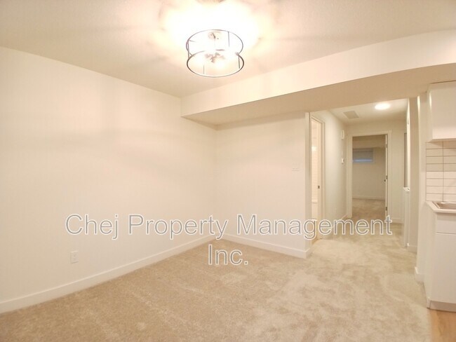 Photo du bâtiment - 1926-1209 209 St NW