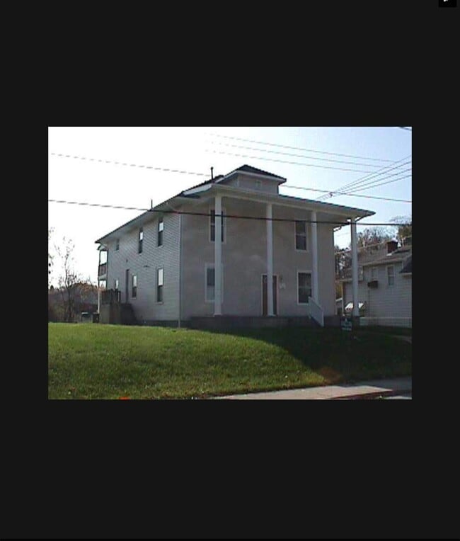 Building Photo - 318 52nd St
