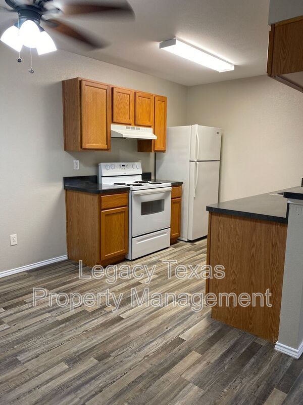 Foto del edificio - 641 Woodard Ave