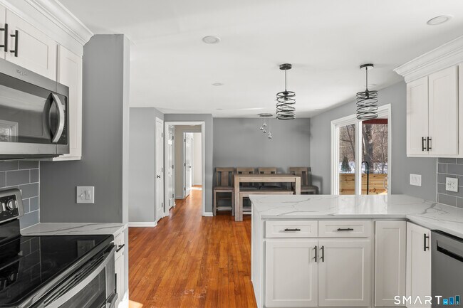 Foto del edificio - 17 Champlain Dr