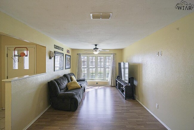 Foto del edificio - 1223 Amherst St