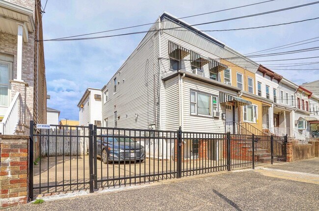 Foto del edificio - 73 Wales Ave