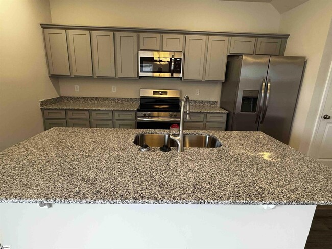 Foto del edificio - 512 Blue Duck Ln