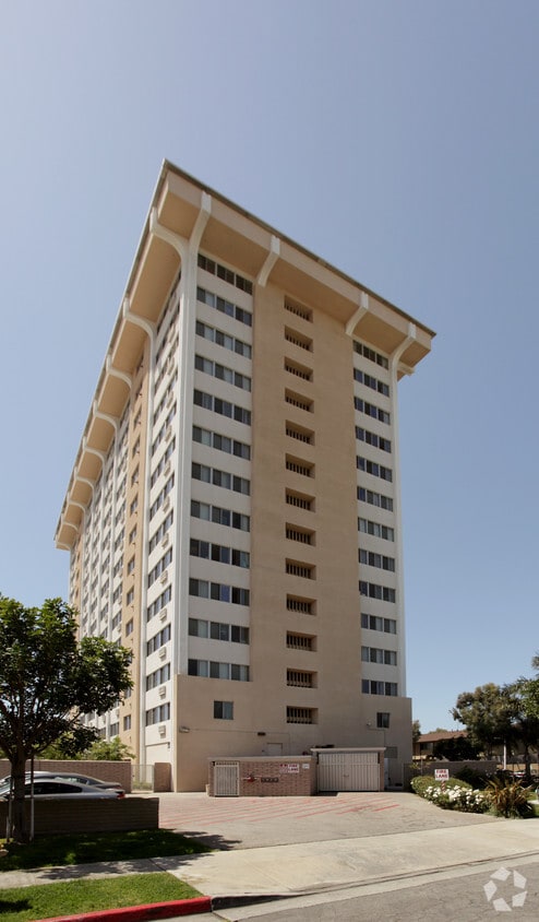 Primary Photo - Golden West Tower