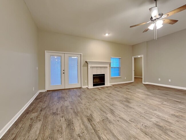 Foto del edificio - 1145 Buckbean Branch Ln E