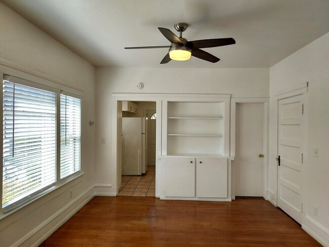 Building Photo - 1BD 1BA Point Loma Apartment - Hardwood Fl...