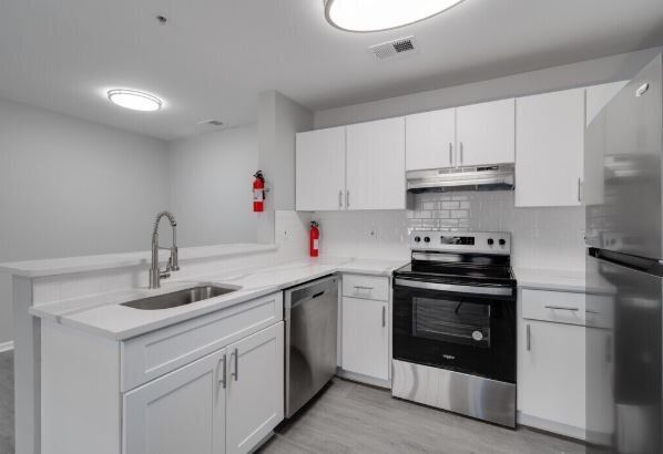 Building Photo - 225 W 4th St