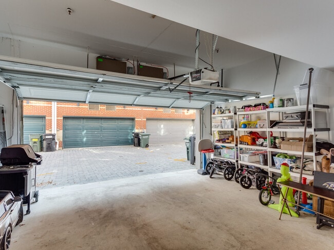 Building Photo - 1852 Clarendon Blvd