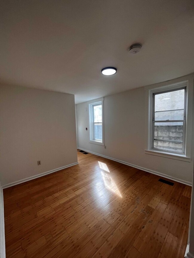 Building Photo - 845 N 26th St