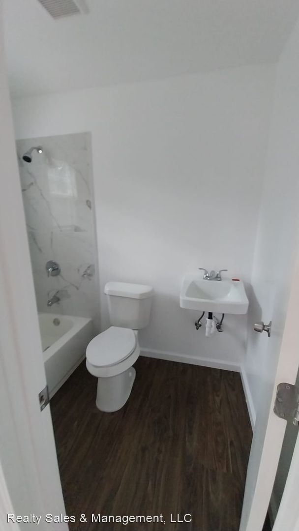 Building Photo - 1 br, 1 bath House - 232 E. Ash Avenue