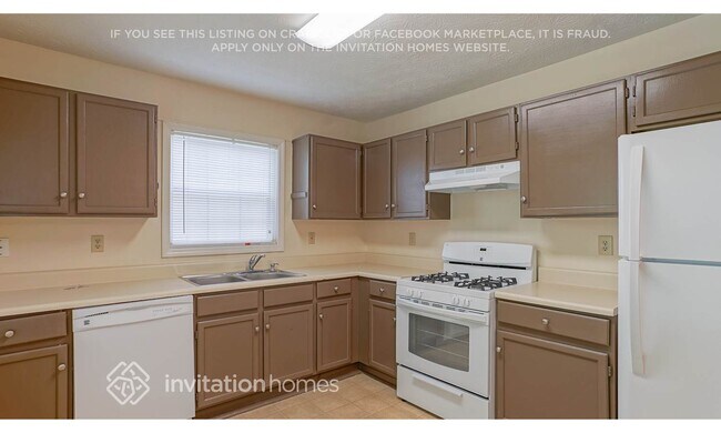 Building Photo - 221 River Birch Dr