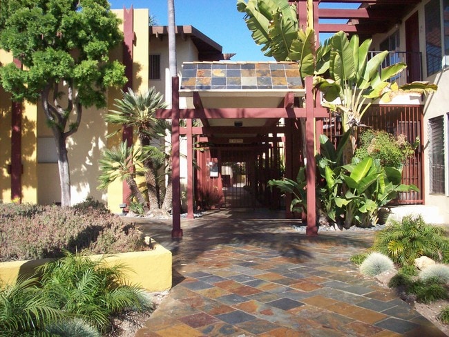 Building Photo - Kona Kai