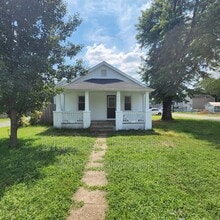 Building Photo - 318 3rd St