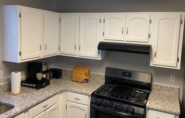 Building Photo - 5743 Wells Cir