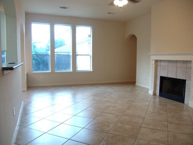 Building Photo - 4915 Lochman Ln
