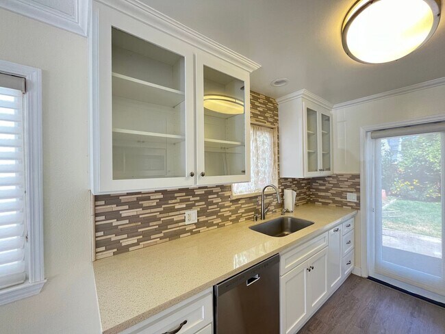 Building Photo - Amazing Location! Charming House in Los Osos!