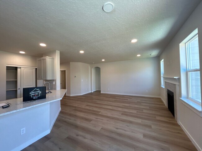 Foto del edificio - Brand New 3 Bedroom / 2 Bathroom Home in NW Redmond