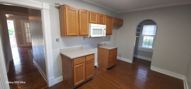 Foto del edificio - 446 Brightwood Ave