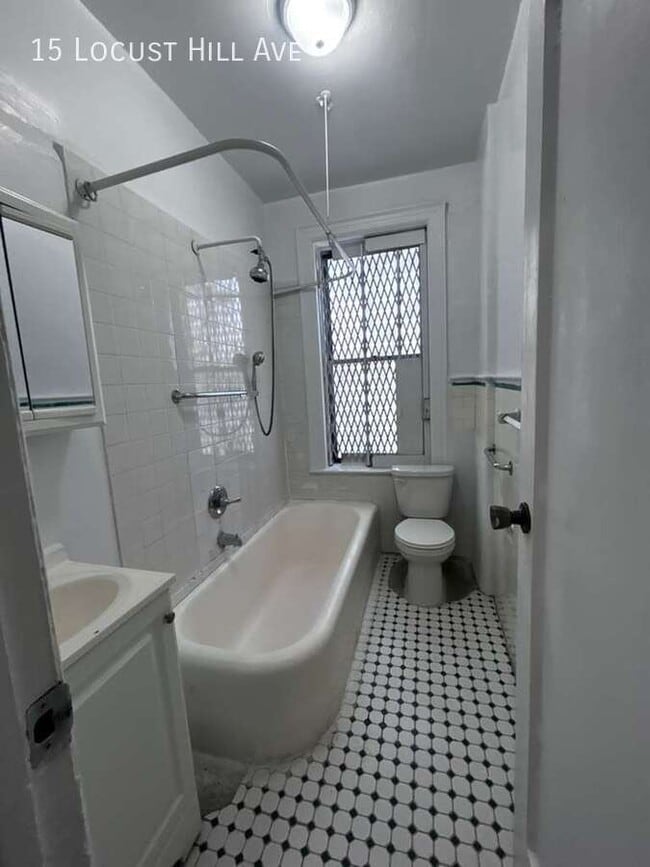 Building Photo - 15 Locust Hill Ave