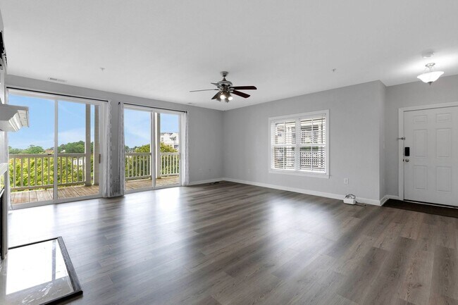 Foto del edificio - Spacious 3BR Condo in Norfolk