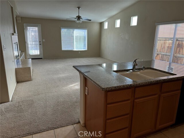 Building Photo - 946 Roxanne Dr
