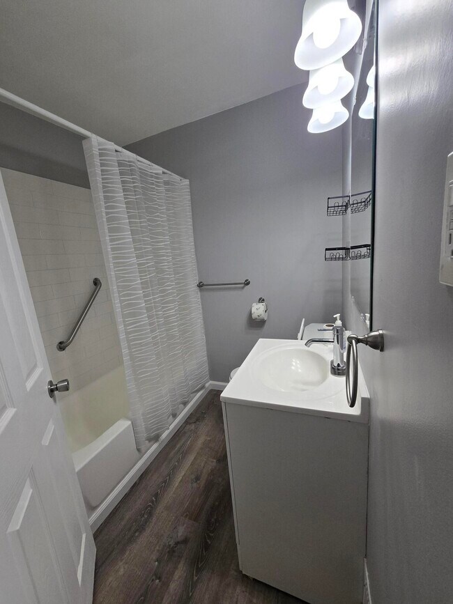 Foto del edificio - 14463 Leonard Ave